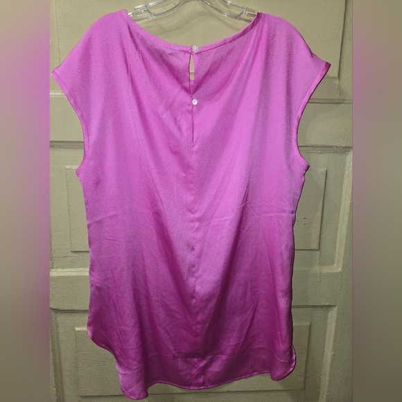 Banana Republic 100% Polyester Pink Satin Cap Sleeve Key Hole Button Back Top - Picture 5 of 5